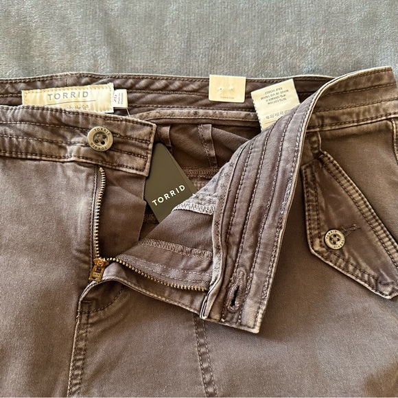 NWT Torrid Cropped Twill Military Pant Brown Wash - Picture 7 of 13